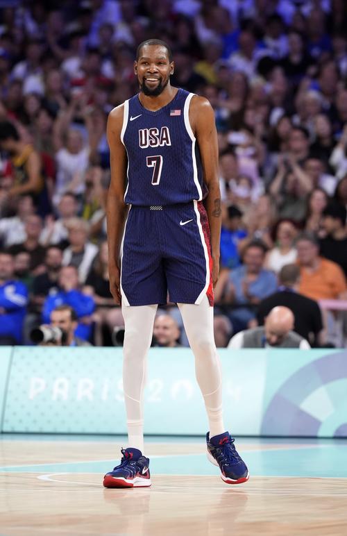 念旧️#梅西重回诺坎普 #梅西参观新诺坎普 #梅西（旧梦归来：梅西探访焕新的诺坎普 #梅西）