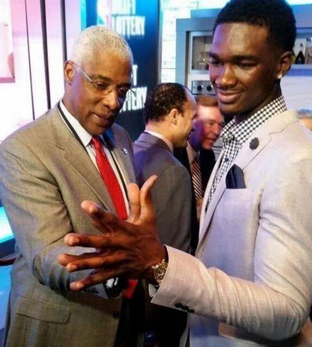 浙江男篮对决辽宁精彩逆转（浙江男篮对阵辽宁上演精彩翻盘）