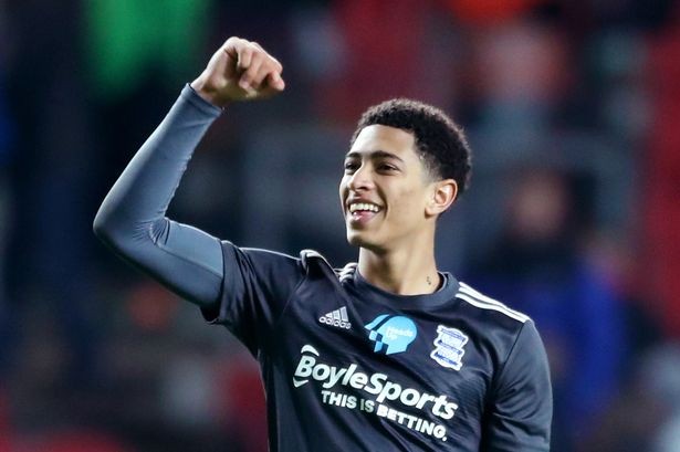 都体：DV9肌肉不适但伤情不重，保险起见周末联赛会替补（都体：DV9肌肉轻微不适无大碍，周末联赛为稳妥将从替补席出发）