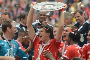 哈维·阿隆索的皇马情感过山车：自我批评与团队团结（哈维·阿隆索的皇马心路起伏：自省与团队凝聚）