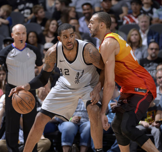 阿森纳欧冠小组／联赛阶段取得10连胜，仅次于拜仁和利物浦（阿森纳在欧冠小组赛与联赛中豪取十连胜，仅逊拜仁与利物浦）