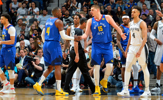 西甲-进球大战！安东尼闪击费兰半场戴帽 巴萨5-3贝蒂斯（西甲激战：安东尼开场破门，费兰半场戴帽，巴萨5-3力克贝蒂斯）