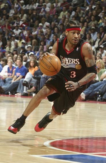 官方：伊布17岁次子文森特与米兰签下生涯首份职业球员合同（米兰官宣：伊布17岁次子文森特签下职业生涯首份合同）