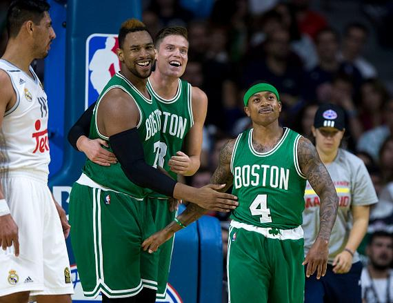 布朗本赛季第13次砍下30+，上赛季含季后赛仅10次（布朗本季30+已达13场，上季含季后赛才10场）