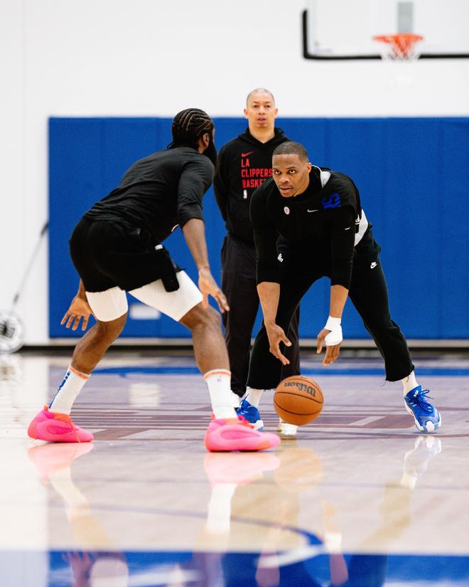 弑旧主，费瓦斯曾与林良铭、巴尔韦德在皇马B队做过队友（面对旧主破门，费瓦斯曾与林良铭、巴尔韦德同在皇马B队效力）