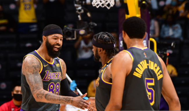 体坛：狼队想与徐彬签约4-5年，球员已搭乘航班前往英国（体坛消息：狼队计划与徐彬签约4至5年，球员已启程飞赴英国）