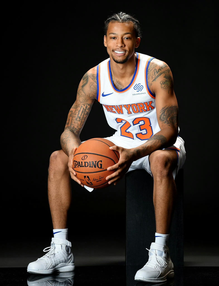 尼克斯官方：沙梅特本场不会回归，麦克布莱德因生病出战成疑（尼克斯官方通报：沙梅特本场提前退场不再出战，麦克布莱德因病出战成疑）