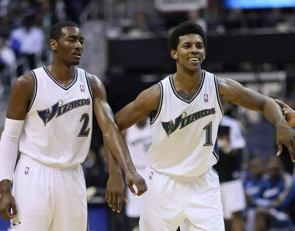 曼联1-1西汉姆联：83分钟遭保级队逼平，近5轮仅1胜争四梦碎？（曼联1-1平西汉姆：83分钟被保级队扳平，近5轮仅1胜，争四前景告急）