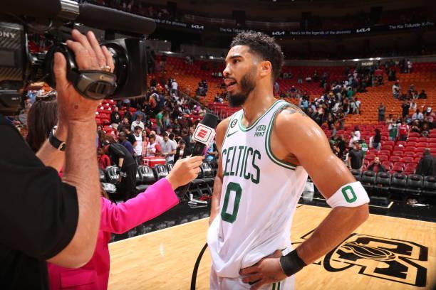 杰伦·布朗：沃尔什打得很好，但他得保持谦逊继续干脏活累活（杰伦·布朗：沃尔什表现可圈可点，但仍须谦逊并继续承担脏活累活）