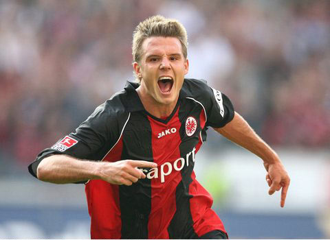 官方：尤文图斯与20岁前锋塞里涅-德梅续约至2028年（尤文图斯官宣：与20岁前锋塞里涅-德梅续约，合同至2028年）