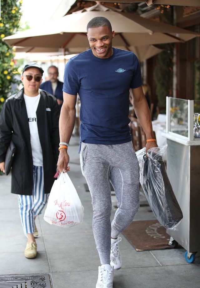 麦卡利斯特：庆祝动作是献给家人的；希望梅西能一直在国家队（麦卡利斯特：庆祝献给家人，期待梅西一直征战国家队）