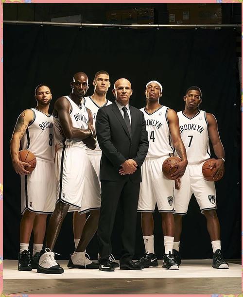 米体：弗拉霍维奇愿意留在尤文，但薪水始终是个问题（米体：弗拉霍维奇愿留尤文，薪资问题仍待解决）