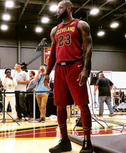 德甲前瞻：拜仁终结连胜后盼回正轨，弗赖堡近13战仅输1场（德甲前瞻：拜仁连胜止步力求反弹，弗赖堡近13战仅负一场）