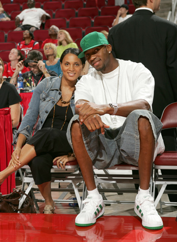 VAR 决定再次引发争议（VAR 判罚再引争议）