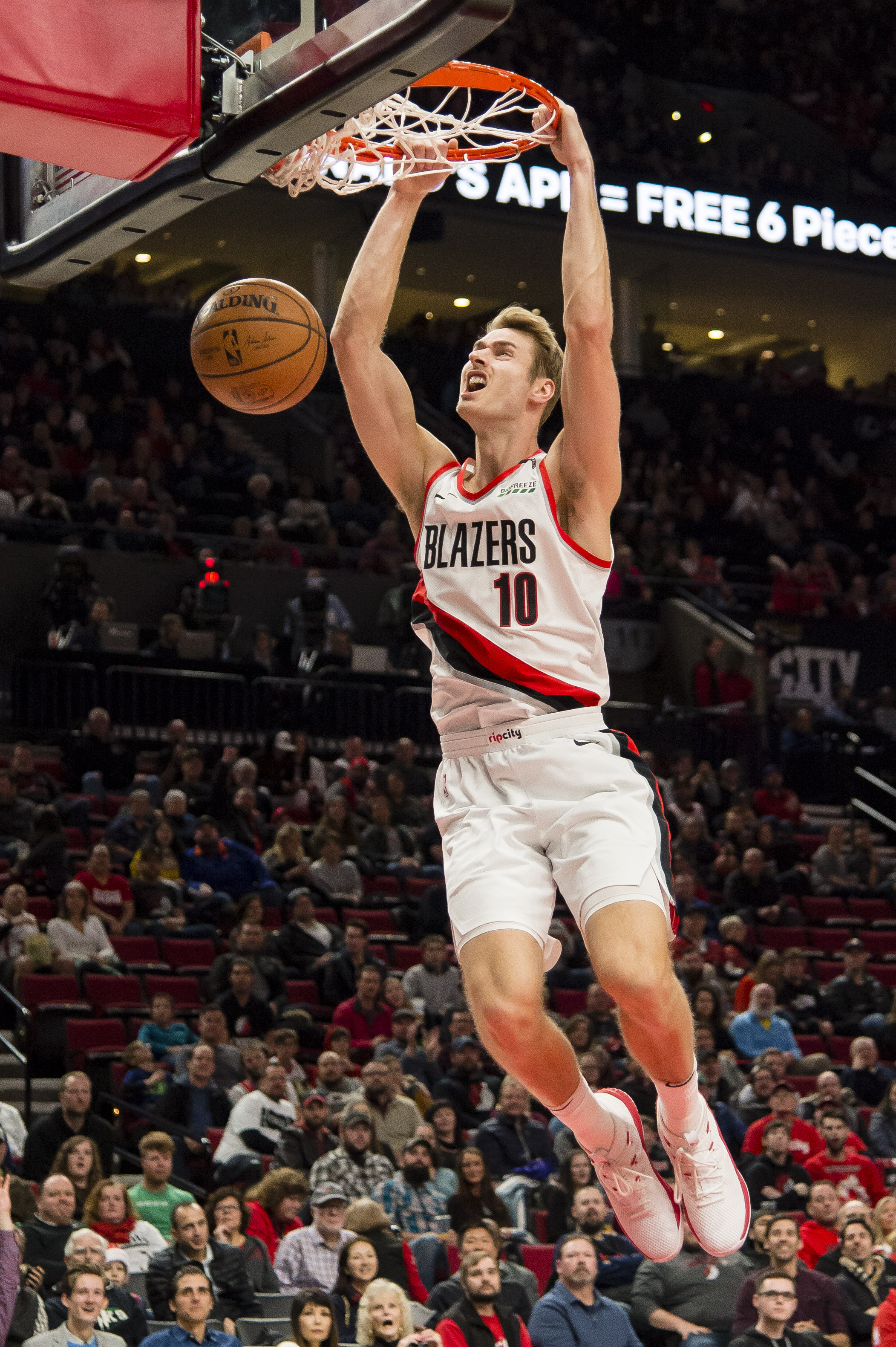 喀麦隆主帅：艾永有实力立足巴萨，他和亚马尔都能改变比赛（喀麦隆主帅：艾永有实力在巴萨站稳脚跟，他和亚马尔都能改写战局）