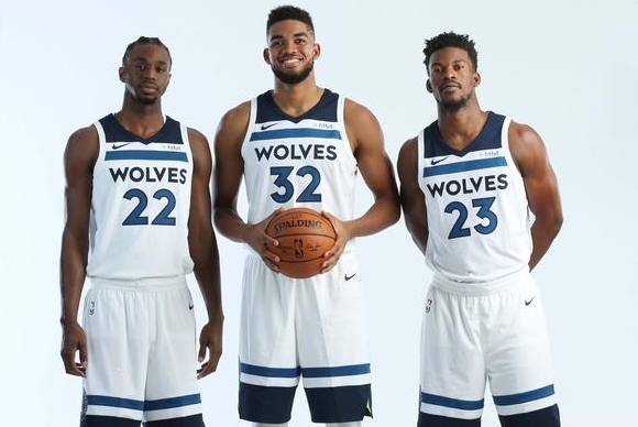 贝尔在心目中的终极球员选择中全选了皇马球员，其中两次选择了自己（贝尔心中的终极球员名单清一色皇马人，且两次将自己选入）