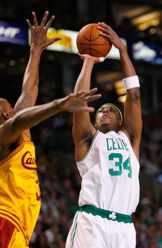 篮网主帅透露海史密斯情况，强调领导力对年轻球员的重要性（篮网主帅更新海史密斯近况：领导力对年轻球员至关重要）