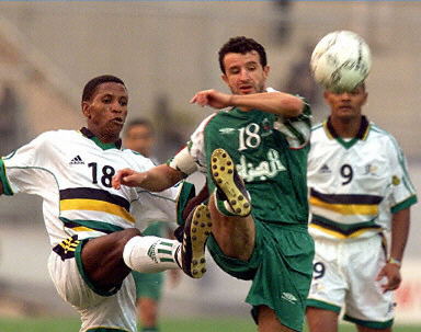 罗马因进攻乏力计划引中锋以提升欧冠竞争力。（进攻乏力，罗马拟引中锋增强欧冠竞争力）